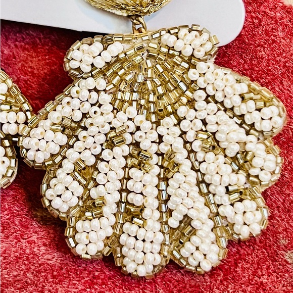 🌺🎉HP🎉🌺 NWT Deepa Gurnani Luxe Beaded Seashell Chandeliers - Picture 6 of 16